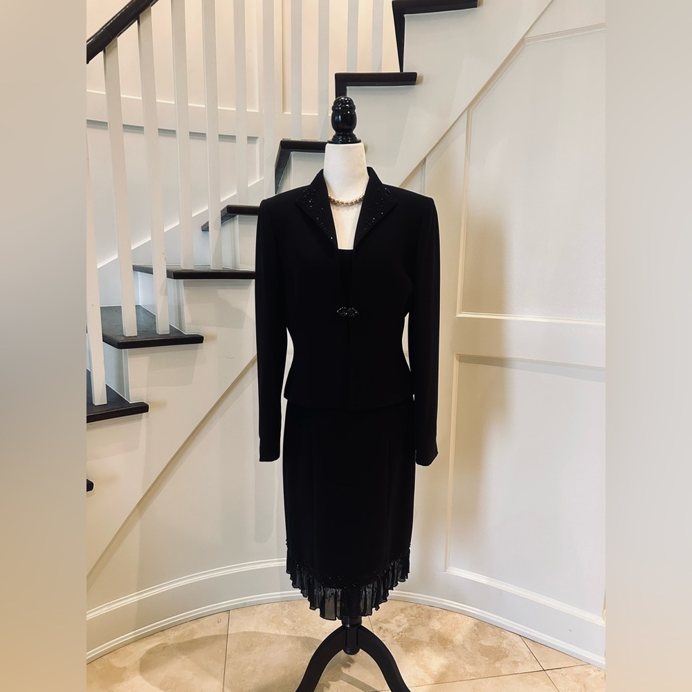 TAHARI 2-Piece Formal Dress Suit, Black Size 8